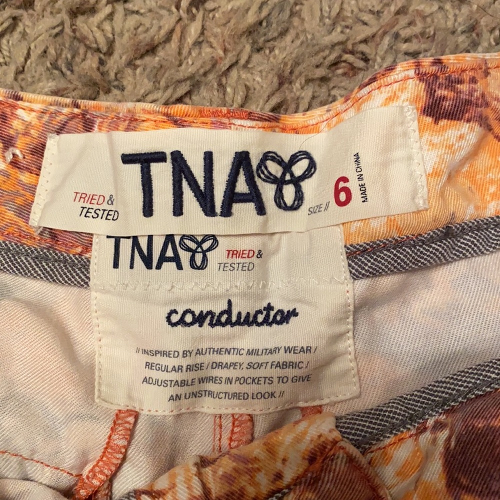 Shorts - Picture 3 of 4